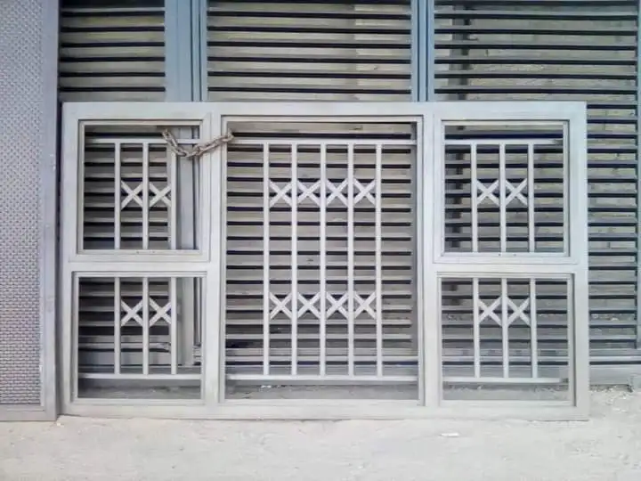 Decorative aluminium frame detail